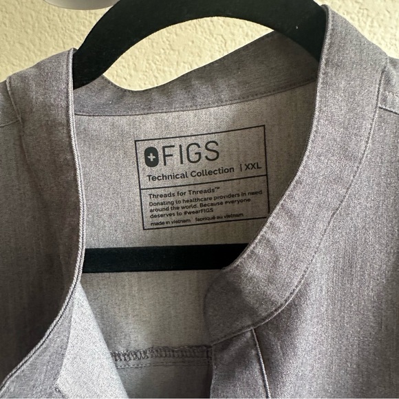 FIGS Graphite Rafaela Oversized Scrub Top - Picture 6 of 8